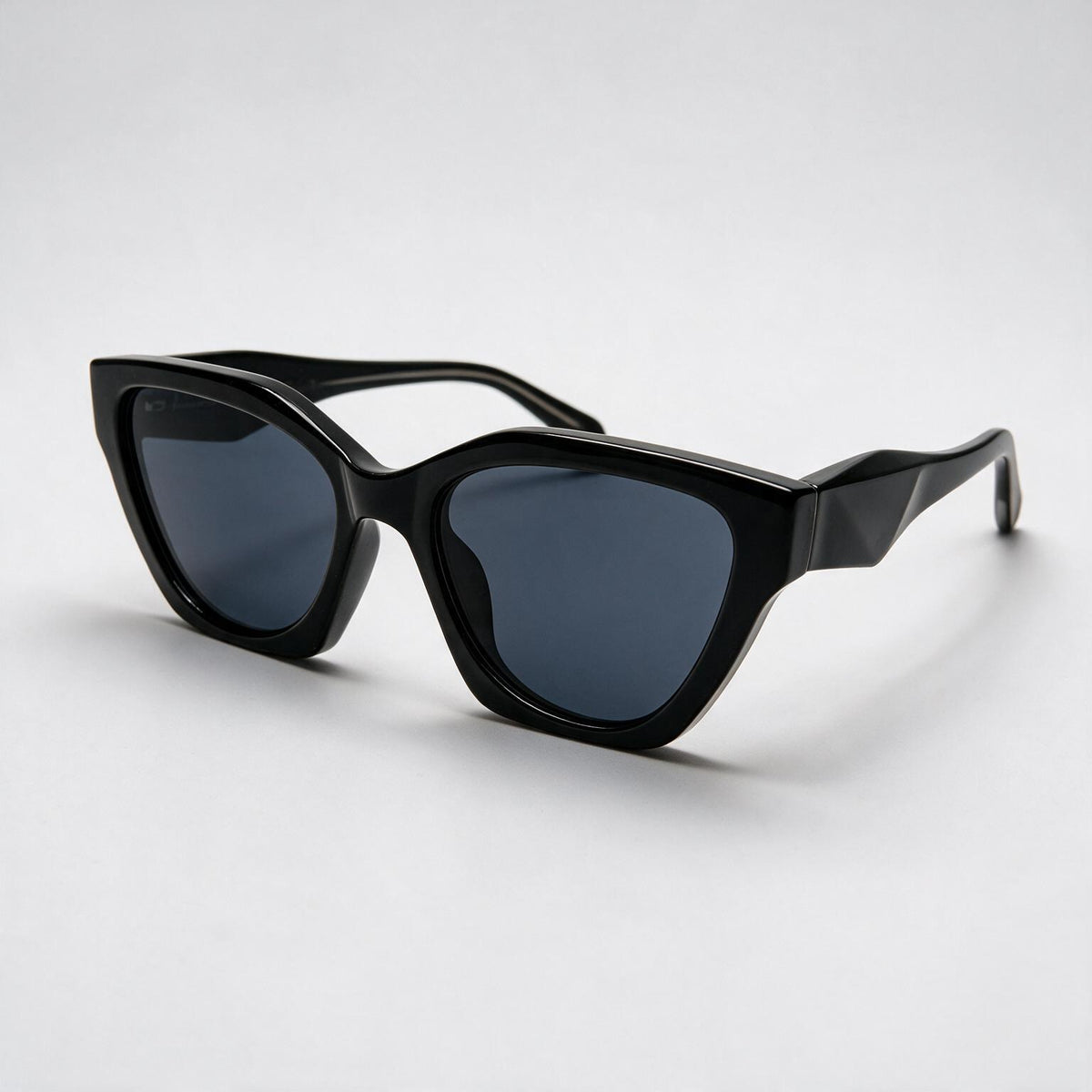 Varen Glossy Black